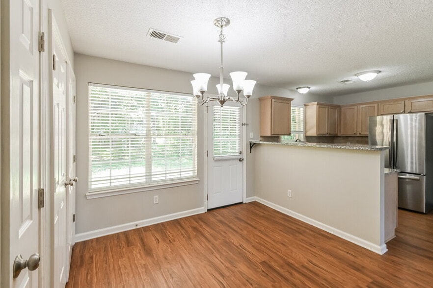 Building Photo - 9296 Brooks Dr