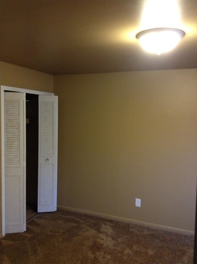 Building Photo - 10661 Cadieux Rd