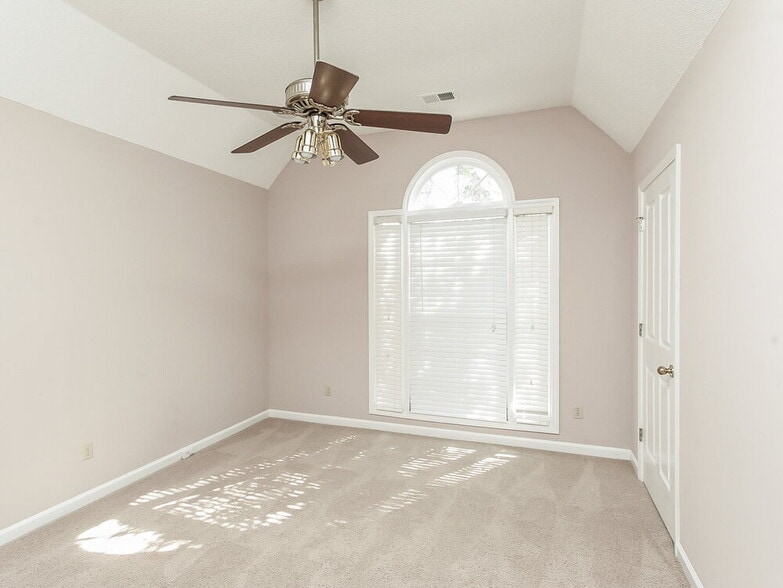 Building Photo - 2717 Twisted Oak Cove N