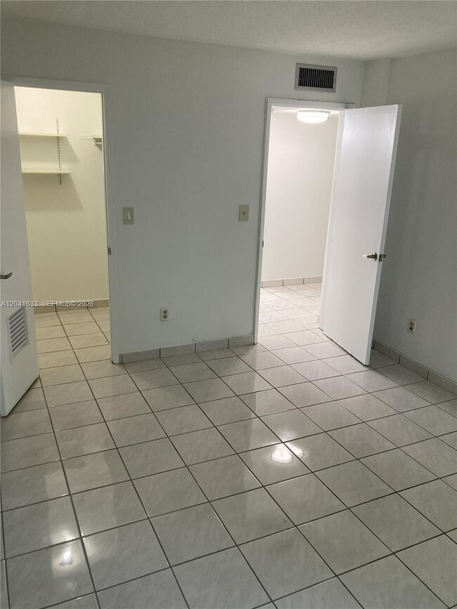 Building Photo - 210 Fontainebleau Blvd