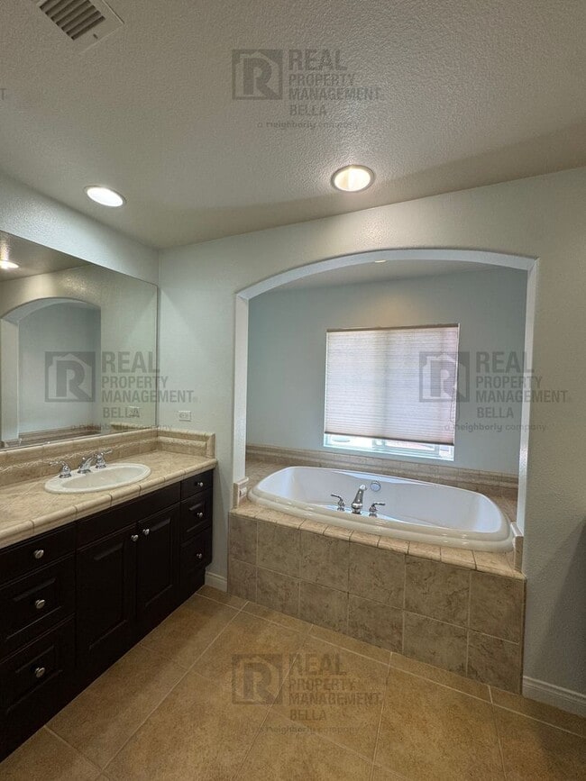 Building Photo - Murrieta Luxury Estate with Resort Pool, Designer Kitchen & Entertainer’s Backyard Retreat