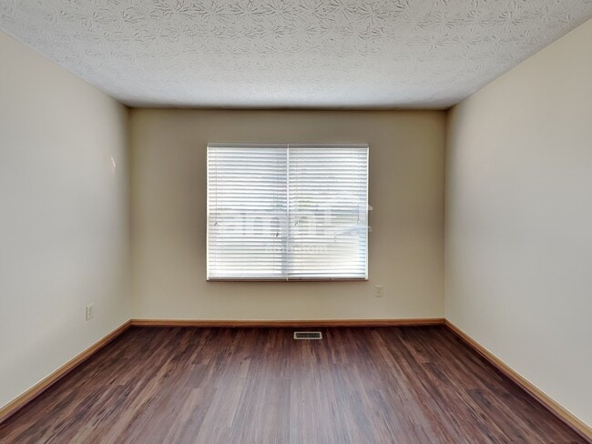 Building Photo - 461 Dover Pond Dr