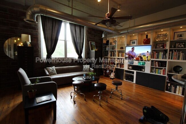 Building Photo - 172 Haynes St SW