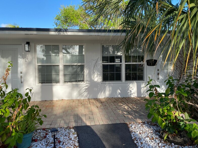 Building Photo - 1729 N 16th Ct