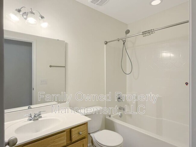 Building Photo - 159 Meadow Wood Rd