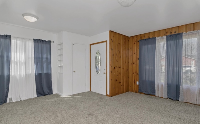 Building Photo - 570 N 8th E