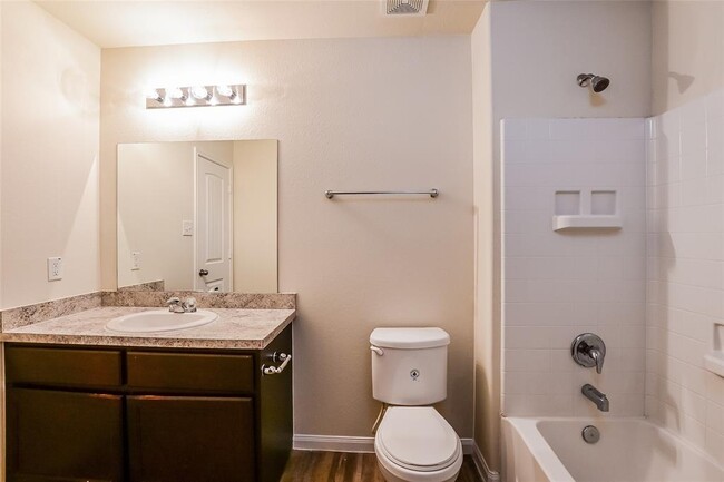 Building Photo - 5710 Kyle Cove Dr