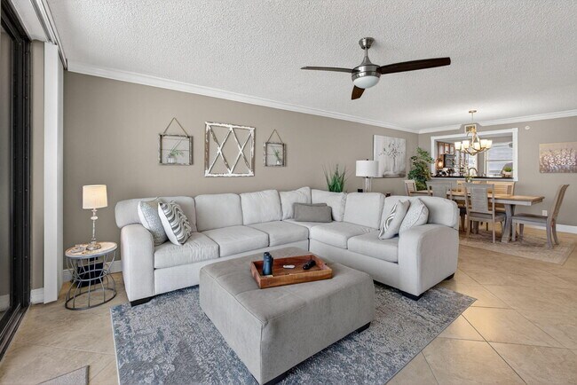 Building Photo - 5055 N Hwy A1A