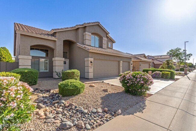 Building Photo - 3 bed, 2.5 bath Scottsdale home with POOL