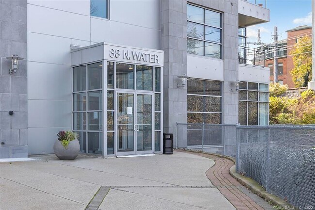 Building Photo - 33 N Water St