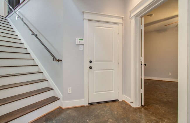 Building Photo - 517 Fowler St