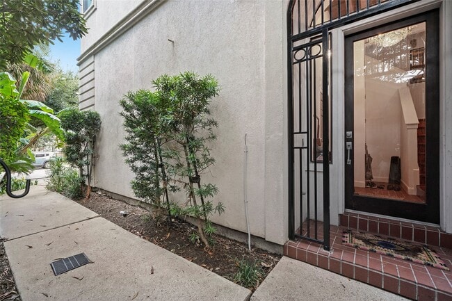 Building Photo - 1512 Stanford St
