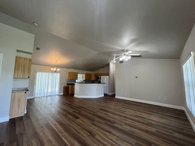 Building Photo - ($2,195) * ANNUAL ** Pool ** 3 Bed / 2 Bath - Harbor Heights  ** Single Family Home