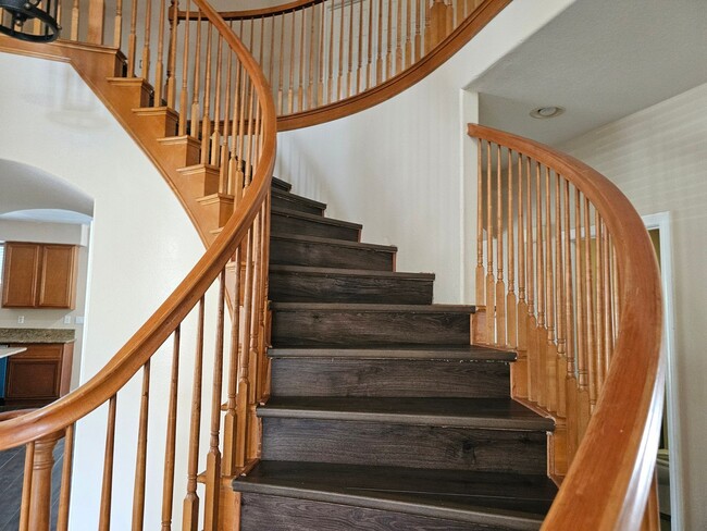 Building Photo - Wonderful Paseo Del Sol 5 Bedroom Home