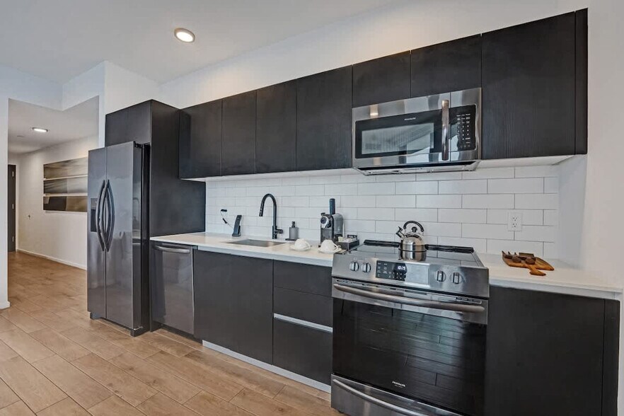 Building Photo - 398 NE 5th St