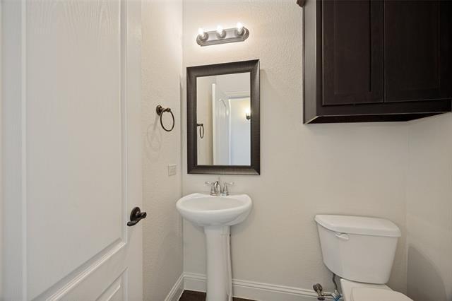 Building Photo - 7919 Parkwood Blvd