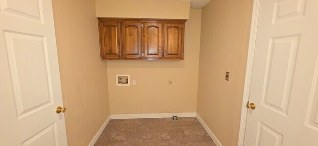 Building Photo - 3 Bedroom 2 Bathroom home in Southwest Springfield for $1495!