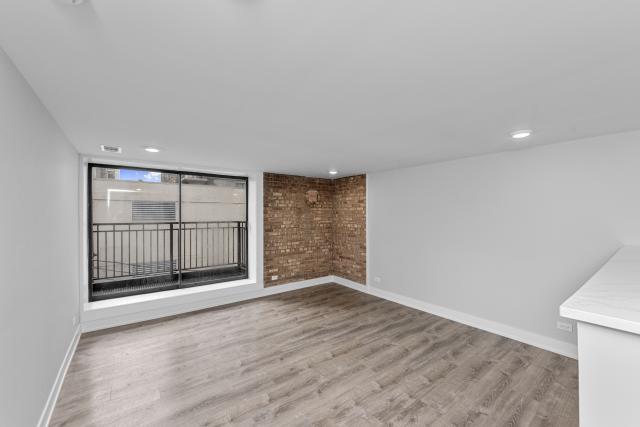 Building Photo - 1 bedroom in Chicago IL 60610