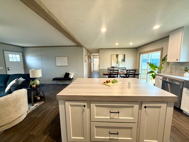 Building Photo - 15919 Flores Curv