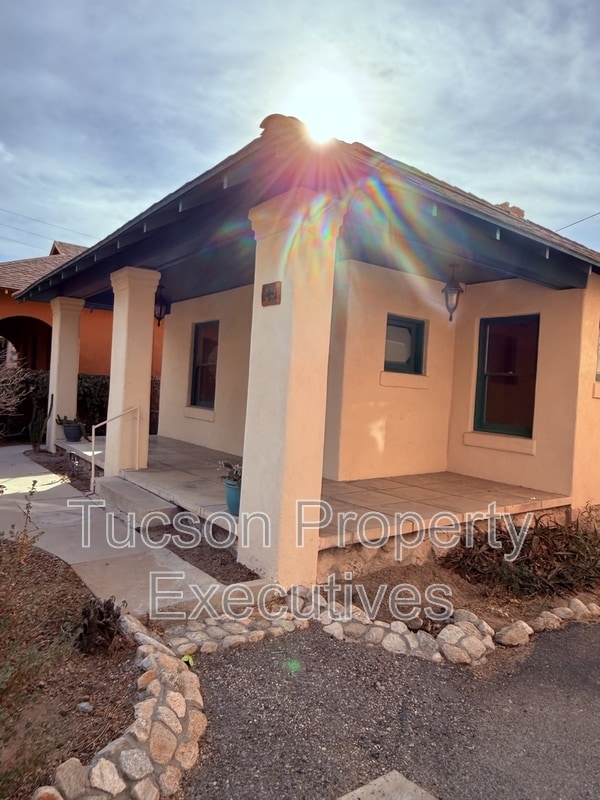 Building Photo - 340 S Scott Ave