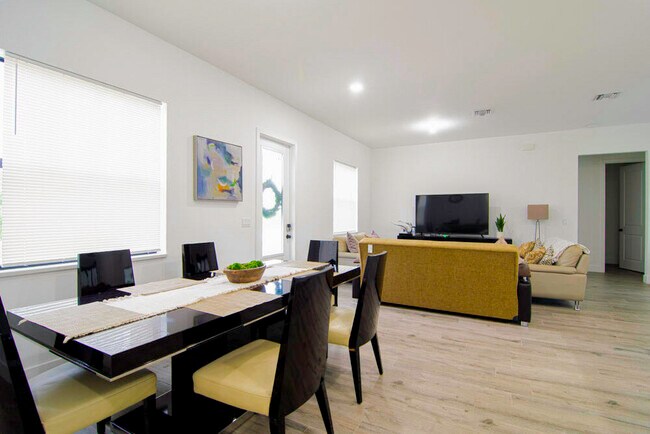 Building Photo - 15245 Brainbridge Cir