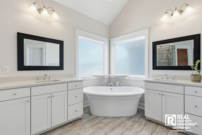 Building Photo - 236 Oak View Way