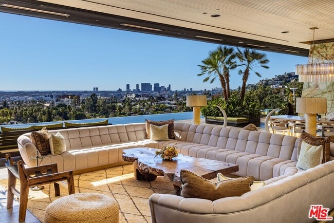 Building Photo - 1851 N Stanley Ave