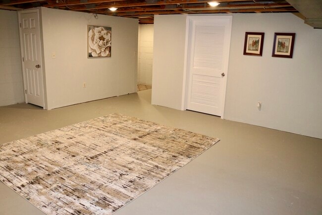 Building Photo - 611 Cornwall Ct