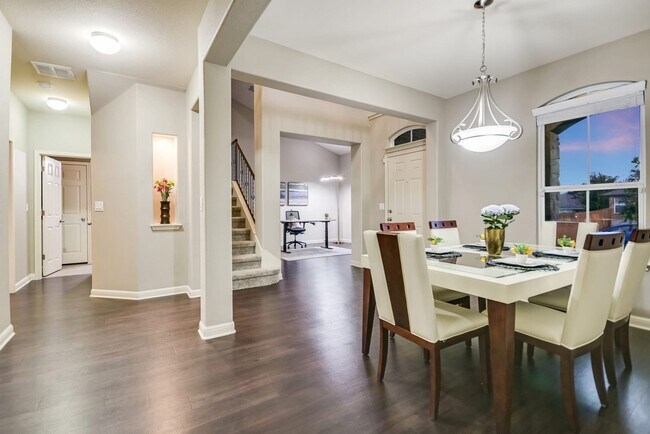 Building Photo - 4 Bed / 3 Bath in Forest Creek ~2,600 sq ft | Round Rock, TX