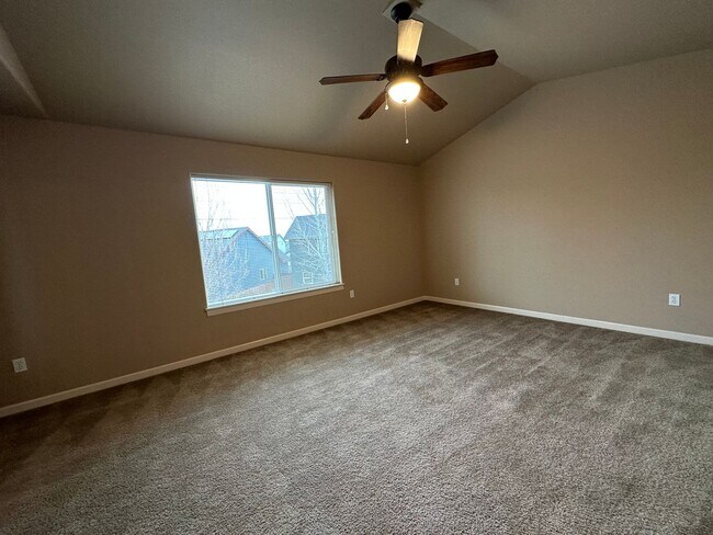 Building Photo - Inviting 4 Bedroom Home with Spacious Layo...