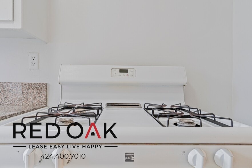 Building Photo - 3925 Roxanne Ave