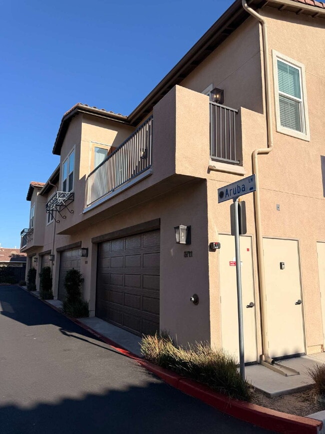 Building Photo - $3,900 - 3 Bed/ 3 Bath Modern Townhome in Santee