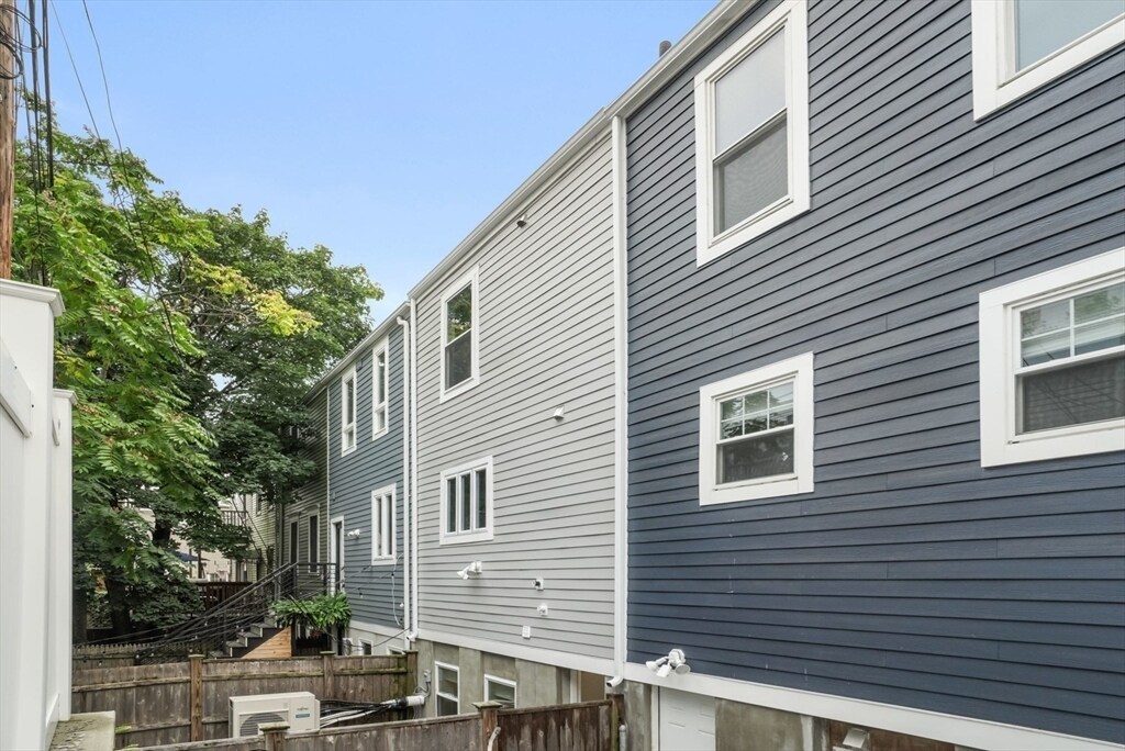 Building Photo - 12 Colebrook St