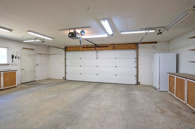 Building Photo - 3-Bedroom Gig Harbor Retreat with Private Setting and Modern Comforts