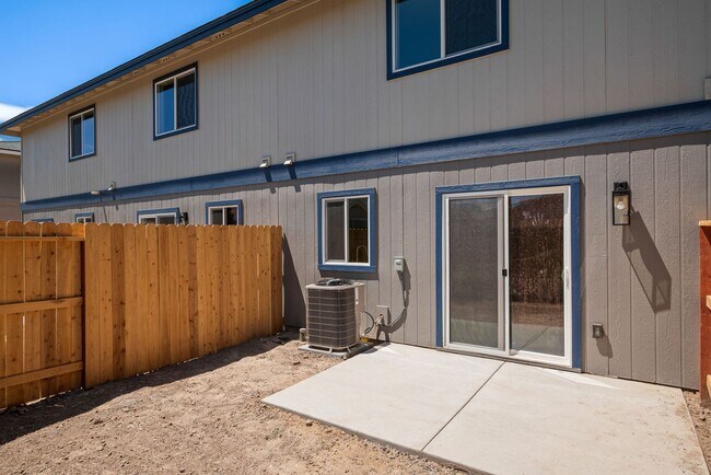 Building Photo - 815 Starlite Dr