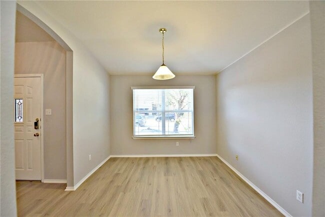 Building Photo - 510 Golden Gate Dr