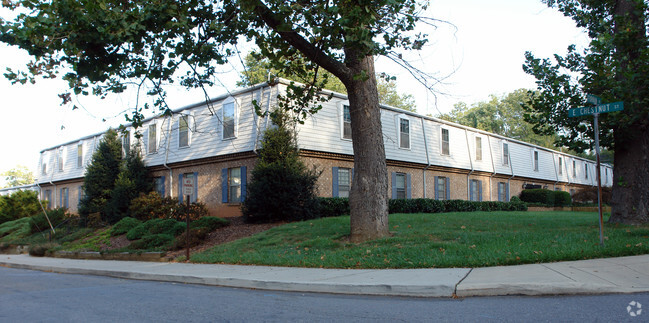 Asheville Arms Apartments - 102 Furman Ave
