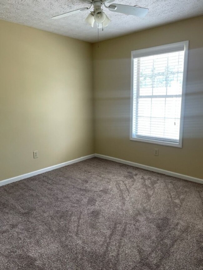 Building Photo - 2110 Lown Farm Ln