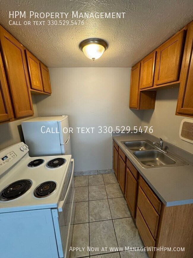 Building Photo - 20604 Lorain Rd