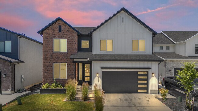 Building Photo - 690 S Edge Ln