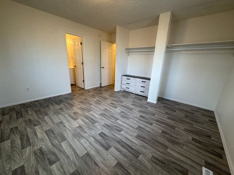 Building Photo - 914 S Del Norte Ave