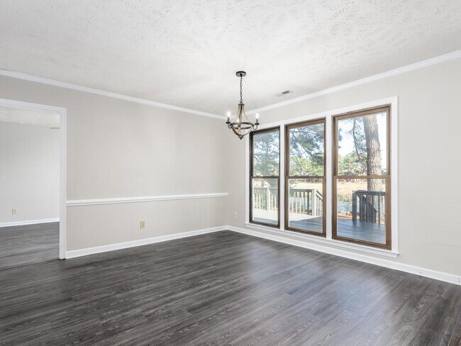 Building Photo - 753 Daphne Ln