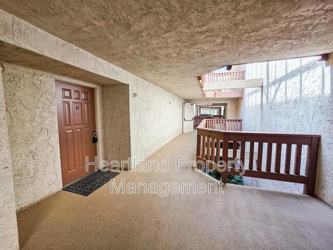 Primary Photo - 1030 E Washington Ave