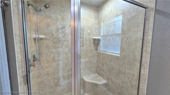 Building Photo - 268 Grosbeak Ave