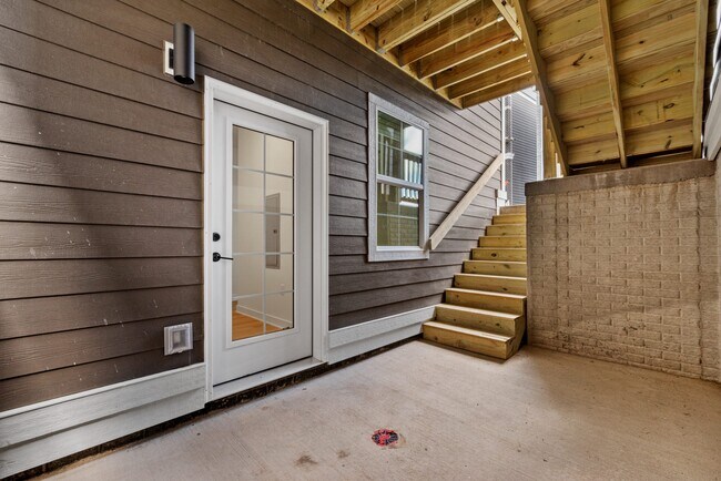 Building Photo - 1206 SW Franklin Dr
