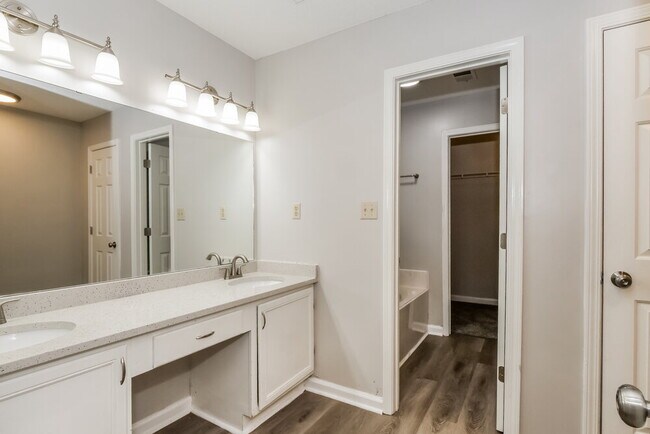 Building Photo - 4444 Shadow Ridge Dr