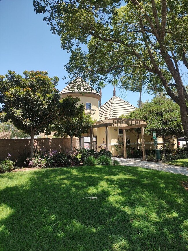 Building Photo - 28301 Socorro St