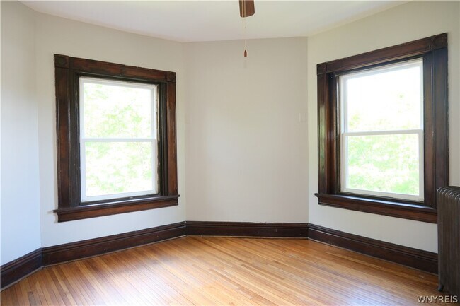 Building Photo - 88 W Utica St