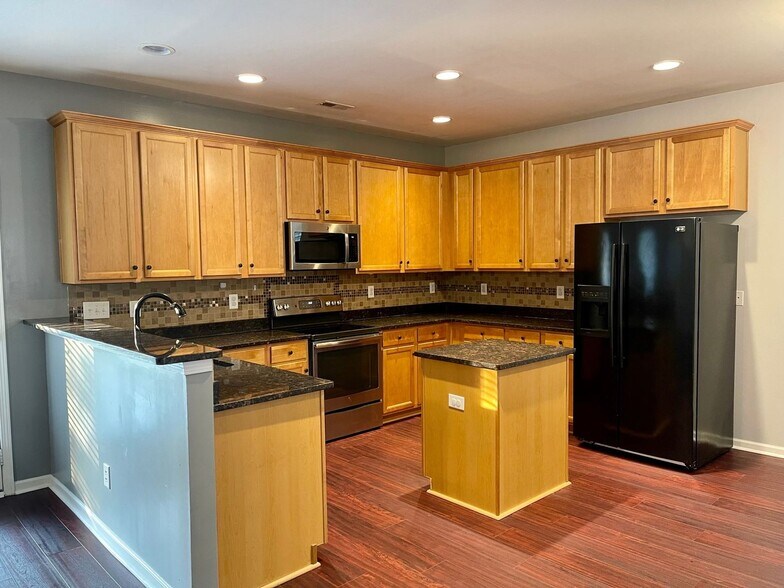 Building Photo - 5537 Stowe Derby Dr