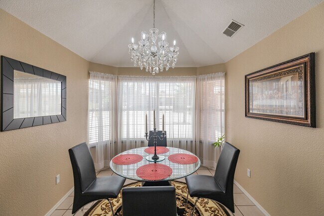 Building Photo - 3 bed 2 bath beautiful home!
